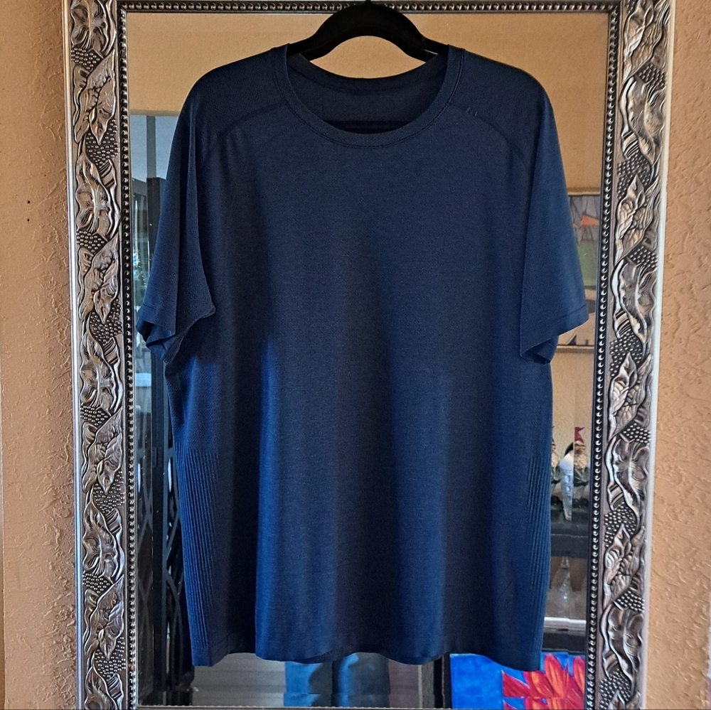 XL LULULEMON athletica Deep Blue Short Sleeve Tee
